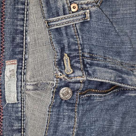 3/20.00. Levis red tab longer style shorts. - Picture 2 of 5